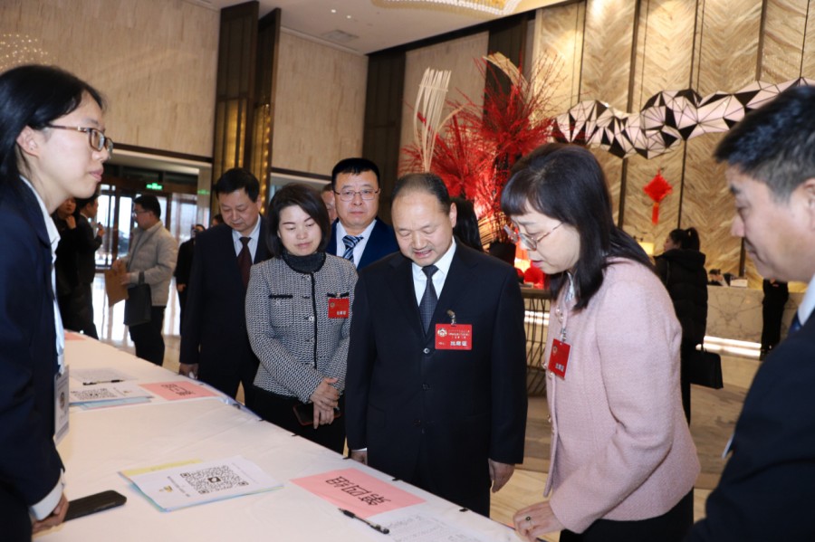 【聚焦两会】致敬，幕后的坚守！